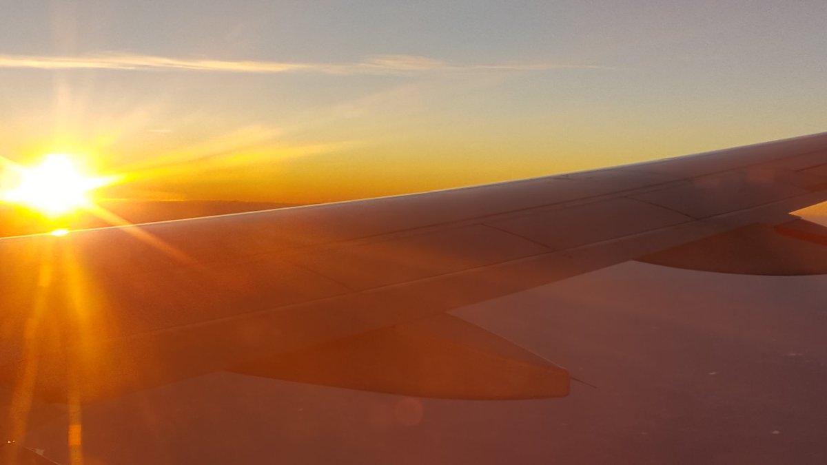 Pres80's tweet photo. Here comes the sun! 
A presto Lisboa
#obrigadovaldeacor https://t.co/Gge7BFPd4d