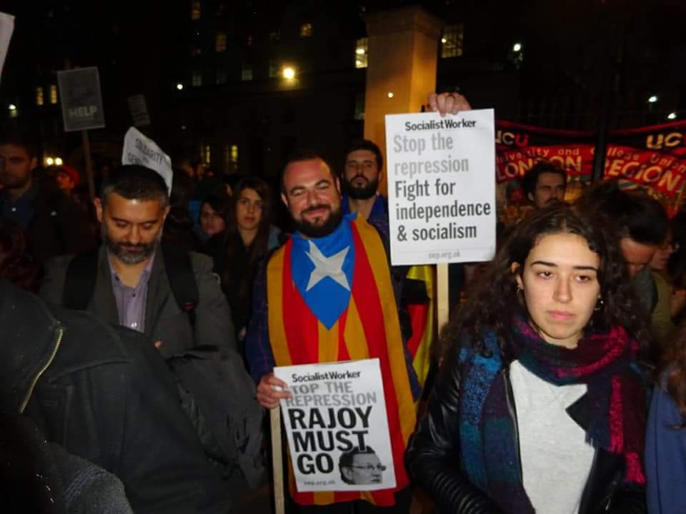 SariniGarcia's tweet photo. Stop repression, solidarity with Catalonia! protest in London. 3/10. #SensePor #CatalanReferendum #elsCarrersSeranSempreNostres https://t.co/2DA7is0PjE