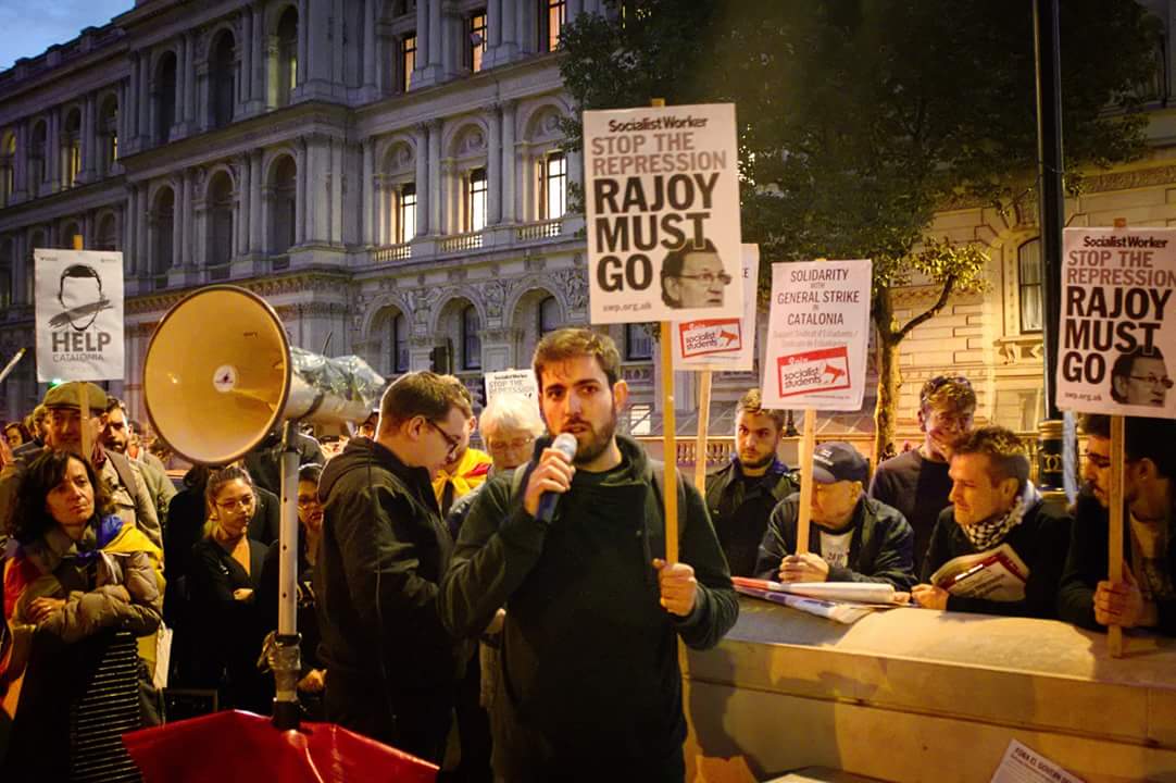 SariniGarcia's tweet photo. Stop repression, solidarity with Catalonia! protest in London. 3/10. #SensePor #CatalanReferendum #elsCarrersSeranSempreNostres https://t.co/2DA7is0PjE