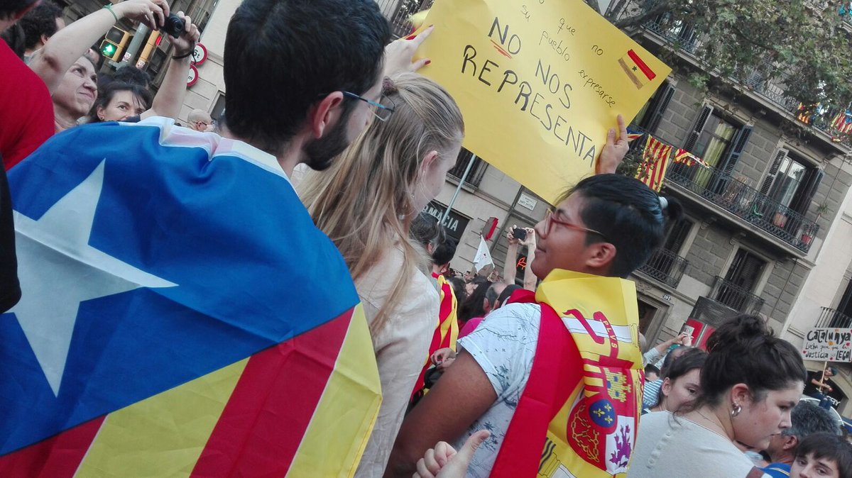 HaroJosep's tweet photo. Catalonia doesn't hate spain. Catalonia hates repression, violece and lies from spanish government. The world must know #CatalanReferendum https://t.co/y3GeWZlpQQ