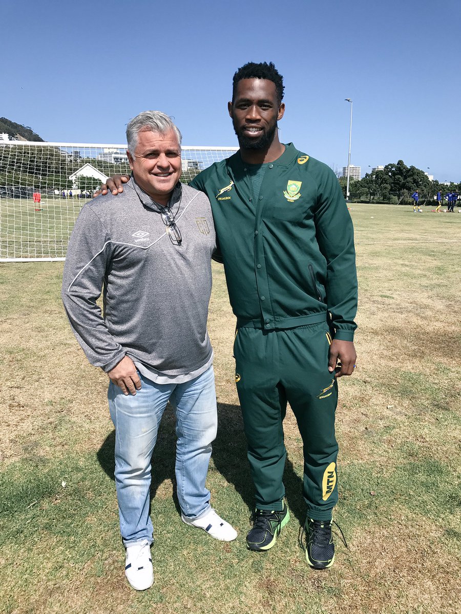 CapeTownCityFC's tweet image. Stormers forward Siya Kolisi came to show his support for the club and to wish our boys good luck for our upcoming #MTN8 final!
#iamCityFC