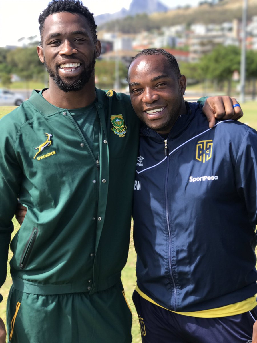 CapeTownCityFC's tweet image. Stormers forward Siya Kolisi came to show his support for the club and to wish our boys good luck for our upcoming #MTN8 final!
#iamCityFC