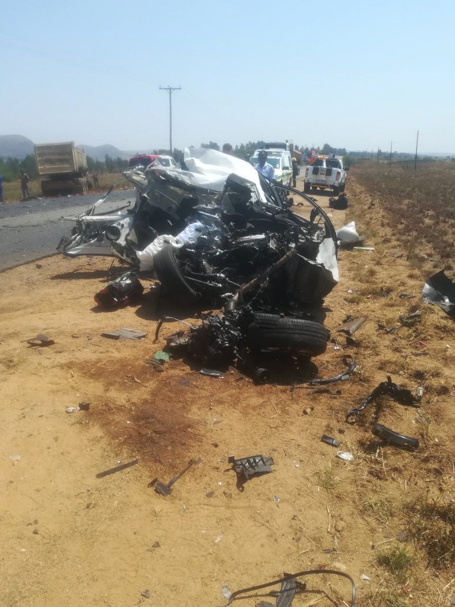 Netcare911_sa's tweet photo. Fatal partial head-on collision on M5 between N14 &amp; Muldersdrift.
@TrafficSA @EWNTraffic @jaca_traffic @_ArriveAlive @itrafficgp @News24 https://t.co/AqCaxX7McP