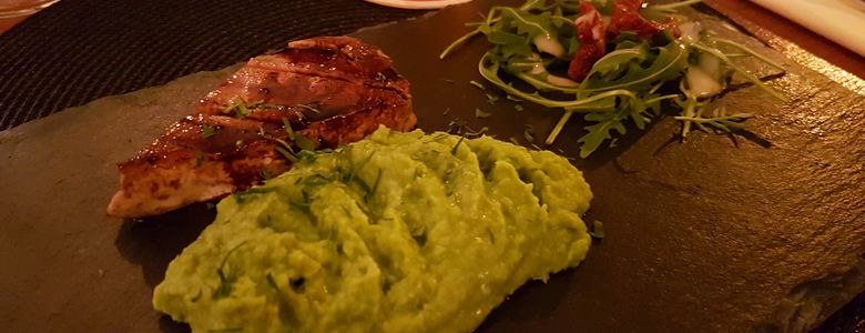 Grain2Sel_fr's tweet photo. https://t.co/pm8Cntvoin Une petite cantine des familles en plein coeur de la Seine-Saint-Denis #food #foodies #restaurant https://t.co/jkNiRaYWO8