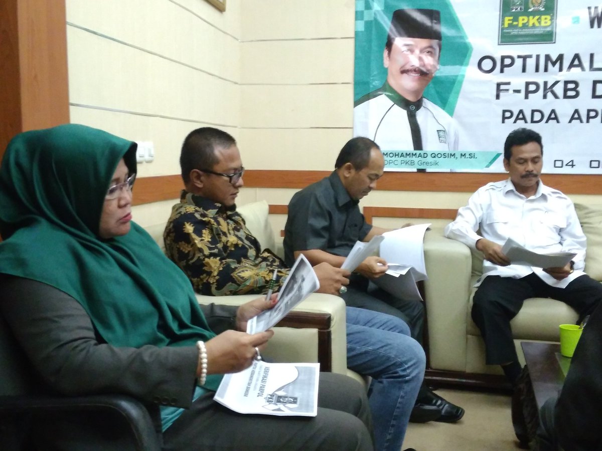 NengFiro2's tweet photo. Workshop Optimalisasi Kinerja @FPKBGresik  bersama Ketua @DPCPKBGresik  &amp;  sekretaris @ImronRosyadiNU https://t.co/B10w6xE0Ih