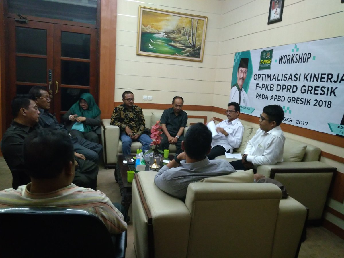 NengFiro2's tweet photo. Workshop Optimalisasi Kinerja @FPKBGresik  bersama Ketua @DPCPKBGresik  &amp;  sekretaris @ImronRosyadiNU https://t.co/B10w6xE0Ih