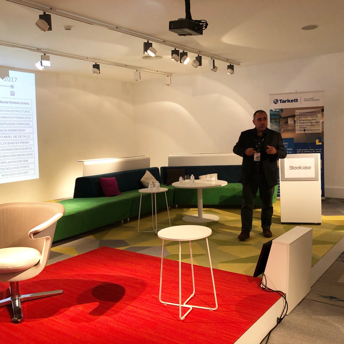 GrupoViaSpain's tweet photo. David Garcia, Director General de Bis Structures nos explica la importancia de la estructura en la edificación sanitaria. #GDCSMadrid https://t.co/7BitO0TEHF