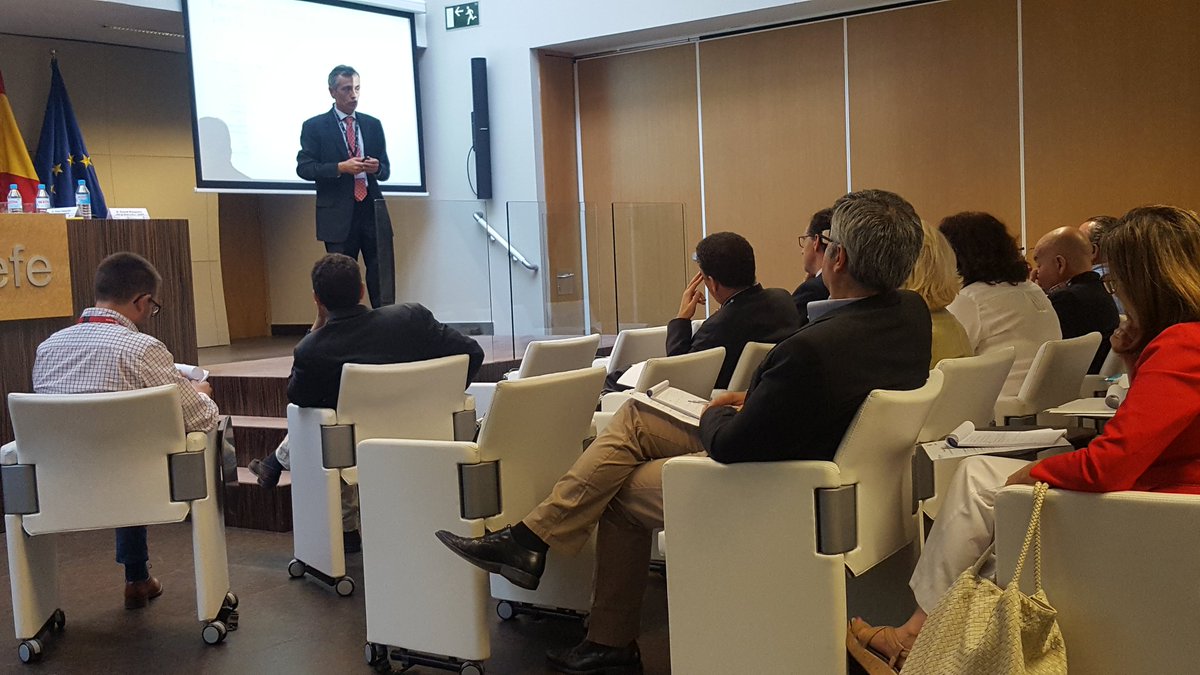 merhg's tweet photo. Las #AAPP #excelentes #SelloEFQM poniendo su inteligencia colectiva #ForosCEG @Club_Excelencia para mejorar #gestion pública https://t.co/cPmNfXpcOT