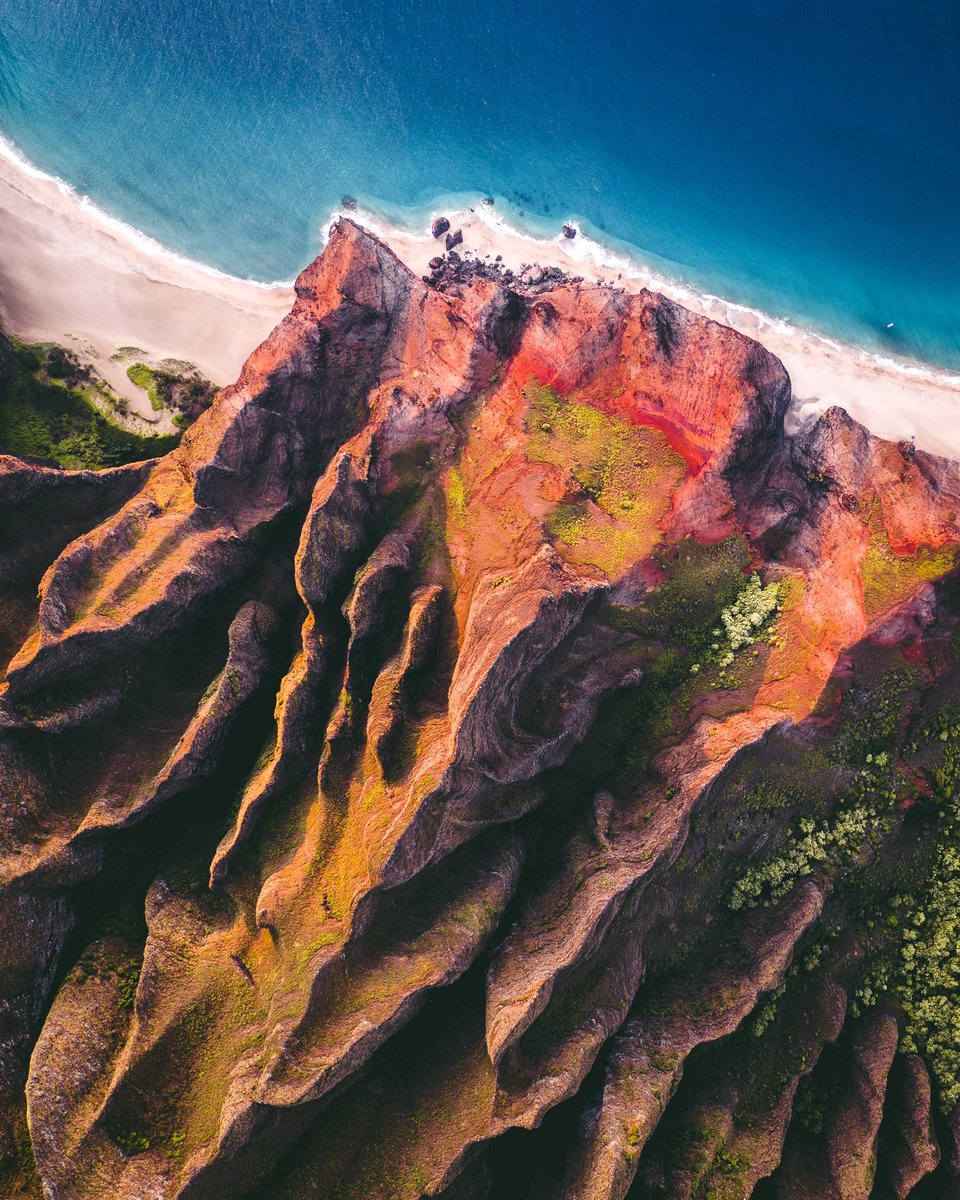 Salty_Wings's tweet photo. Kauai ✨The most magical landscape we've ever seen. Best seen from an open Helicopter door 🚁🦅 #Hawaii #Kauai #dontfallout 😬 https://t.co/ezguuQx57q