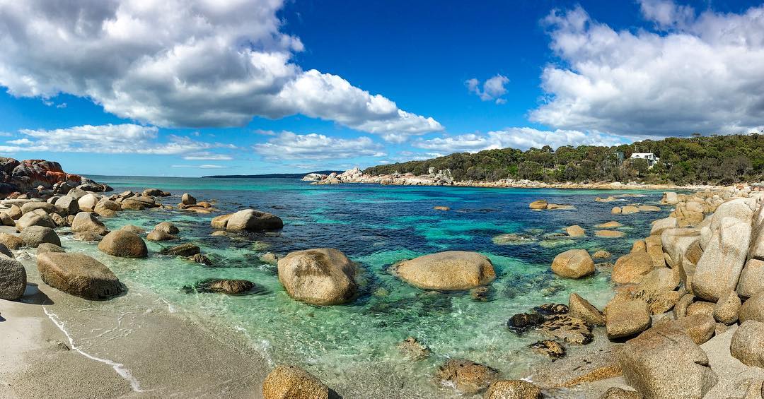 Spring has arrived at Binalong Bay and we're making the most of it with an afternoon soaking up the sun! (Pic: instagram.com/lliissaakk)