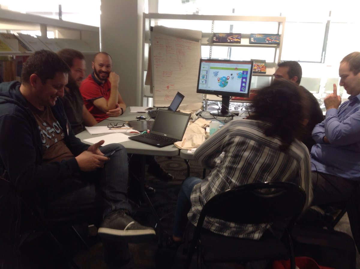 MHBronner's tweet photo. #C2E2017 les projets s'accélèrent pour les finalistes #creathon2017: passage en revue des coachs. 200 équipes au départ, 6finalistes. https://t.co/LSNUT7UmfH