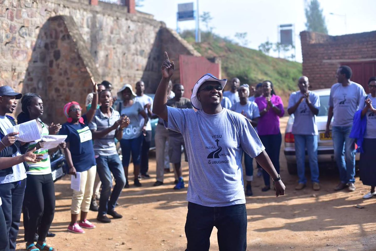 ZionKimironko's tweet photo. #MakingHeavenRejoice #Evangelismindeeds
#LoveinAction getting ready to take the Gospel to the Community through #Umuganda #Rwanda https://t.co/NR2VhKdNAS