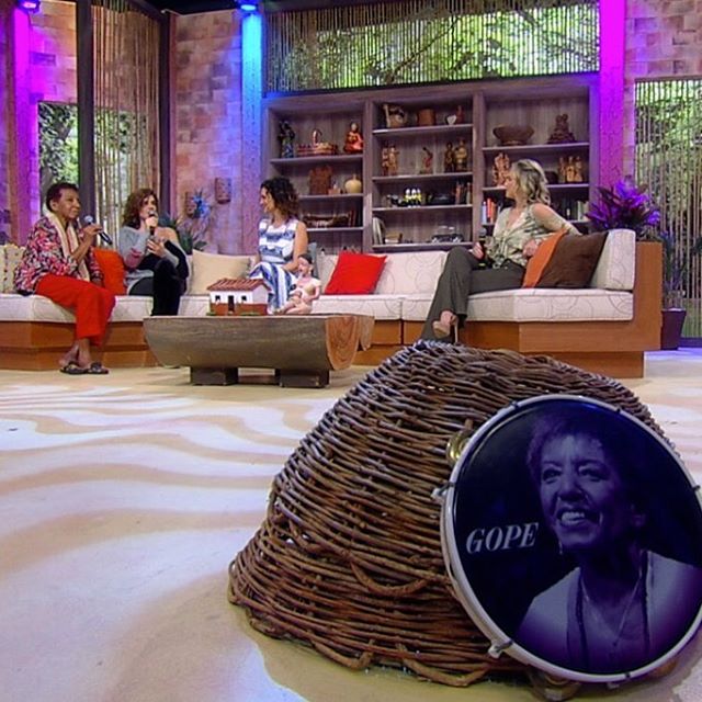Cultura95's tweet photo. ✔ #LeciBrandão @lecibrandao #EricaReis e #Marianaaydar @marianaaydar no #RitmoBrasil @RITMOBRASILTV da @FaaMorena ☛ https://t.co/WIQMuu4nZA https://t.co/knt7qCrFeW