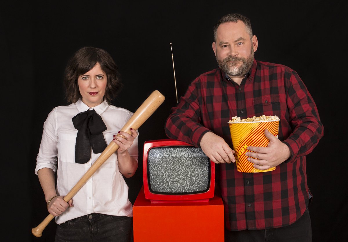 DeezerDE's tweet photo. Das kleine Fernsehballett mit @KuttnerSarah &amp; @niggi ist zurück! Jetzt die 2. Staffel auf Deezer hören: https://t.co/5WjqhwOCnT https://t.co/BlDDR0uvMy