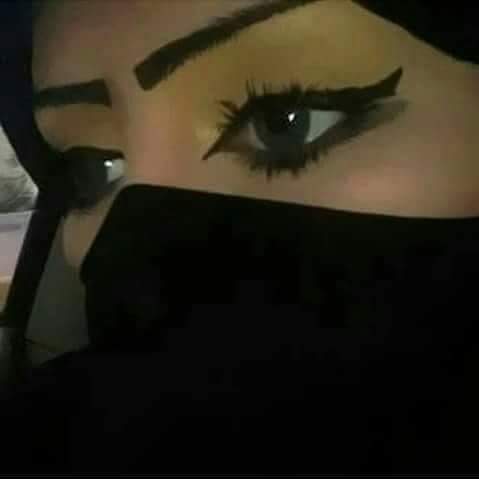 #مجلس_القباني_للسوالف 
فديت ﻋينك يا هوى البال مغلاك
و فديت زولك يابعدكل غالي
من شاف رمشك قال يا زين محلاك
و من شاف عينك قال ياويل حالي