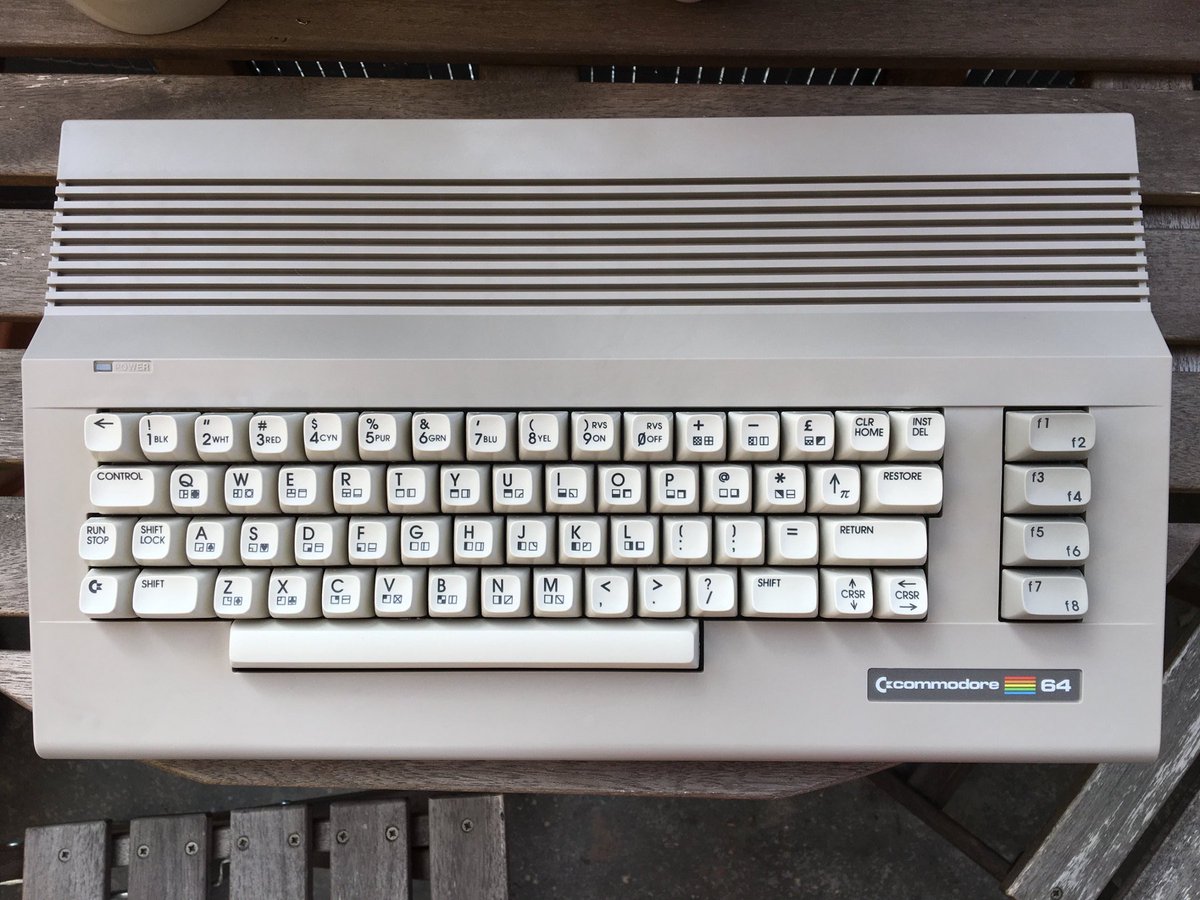 vsg_DE's tweet photo. Neuer Artikel: "Das Return C64C Gehäuse" https://t.co/Ayz7X2XjM2 von Stefan Vogt aka @8bit_era #C64 #C64C #Commodore #Gehaeuse #Case #Umbau https://t.co/JLful8KxUQ