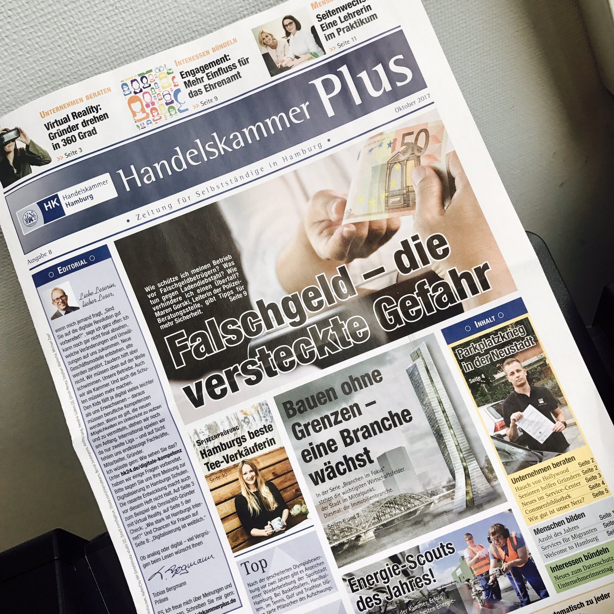 hkhamburg's tweet photo. Frisch aus dem Drucker: Die neue #hkplus, unsere Zeitung für Selbstständige, ist da! Gibt's auch online: https://t.co/mA4n7B9Zpo https://t.co/a0TNqG6QL1