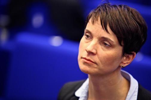 Staatsanwalt erhebt Anklage gegen Frauke Petry ebx.sh/2fQbY1p https://t.co/fUZJace266