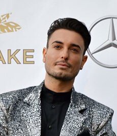 Faydee_Ukraina's tweet photo. It’s unbelievable!!! My boy very beautiful 💙💙💙 I just love u so much!!! 😃 Your look amazing!!!💙💛 #MMA2017 #Bucharest #Romania @Faydee https://t.co/d743xGUf7Z