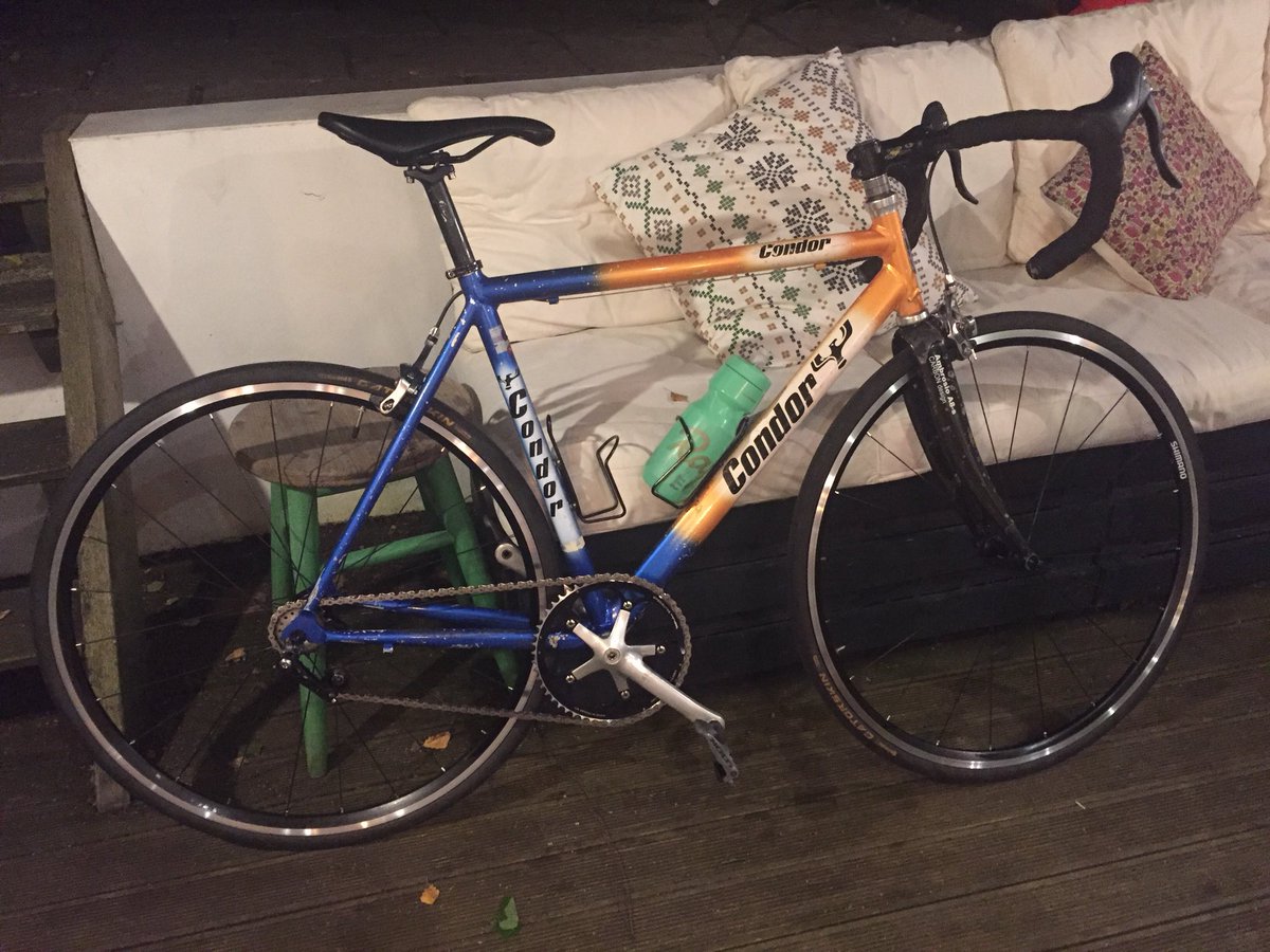 My 18yr old condor road bike was stolen from outside reception  @JAGSSPORTSCLUB (dulwich) last nite between 7-8.30pm. Pls retweet.