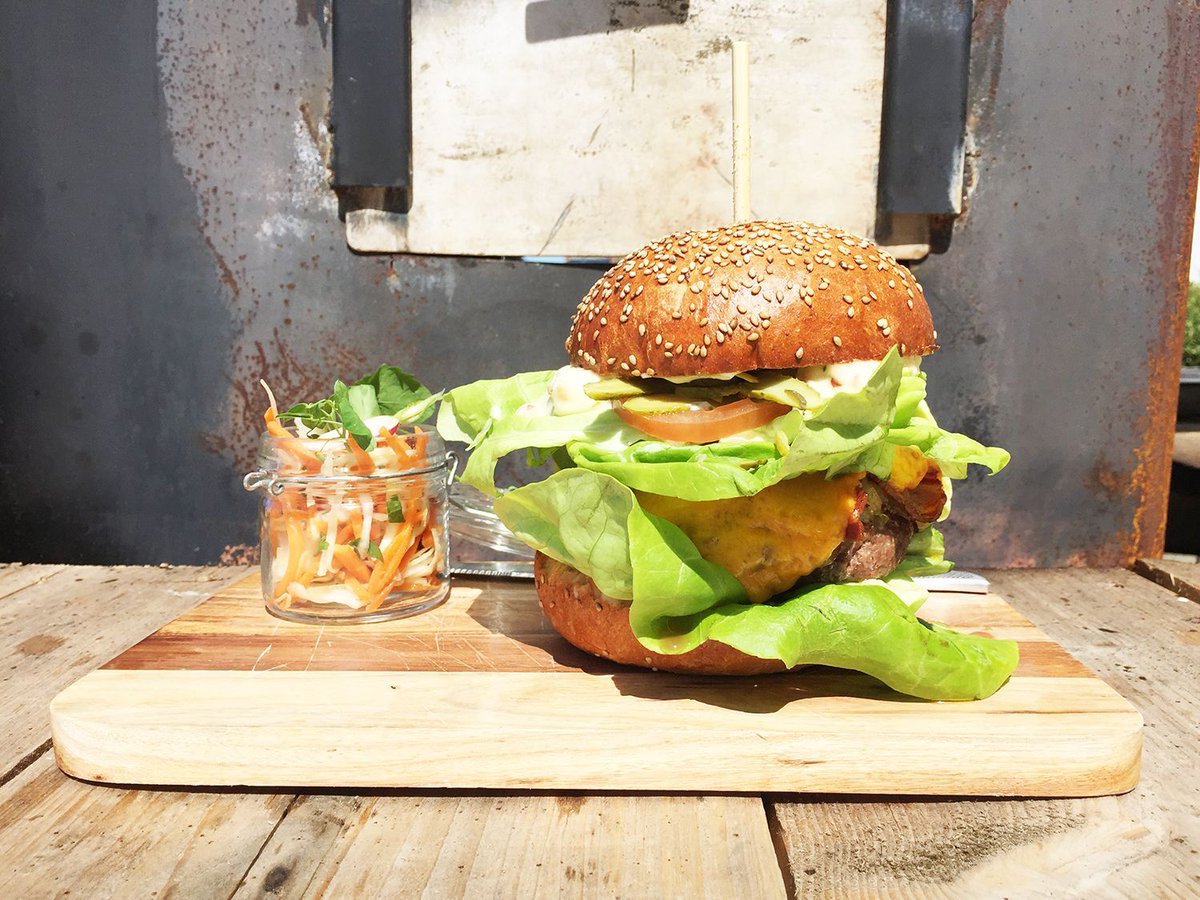 DeHallWoerden's tweet photo. Het BeursvloerBurgerMenu van @DeHallWoerden al gespot?!?!?
#vandaag!
#Beursvloer van @SamenvrWoerden in #deHALL. Tot dan! https://t.co/1r2OnvpbTI