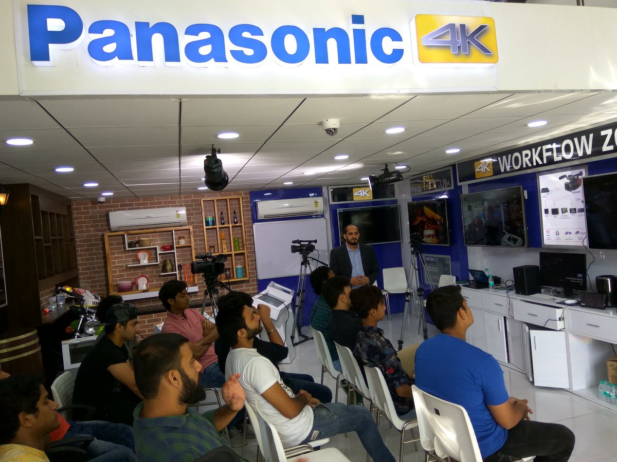 lumix_india's tweet photo. Top YouTube #Bloggers Meet @ Panasonic #4K #ProCenter . #WhereLumixGoes #LumixGH5 https://t.co/zRSKKq9vJx