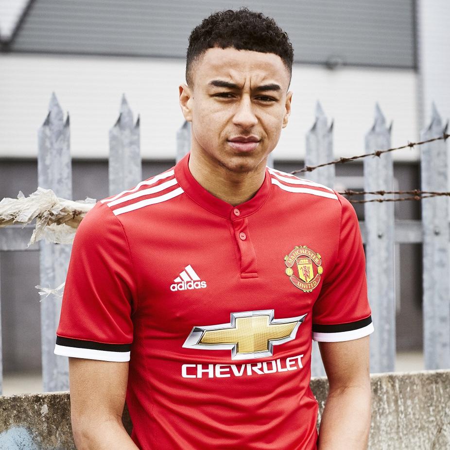 ManUtd_ID's tweet photo. Sore guys, pantau terus twitter kami karena akan ada kuis berhadiah jersey home Man Utd musim 2017/18! #600KMUFCID https://t.co/IiRO77h7bm