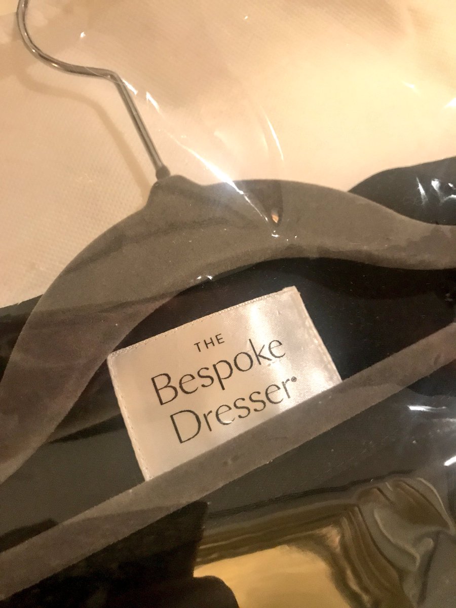 EmileeClark91's tweet photo. End of a big night @bespokedresser ❤️ great night, great couture 💝@Autbizawards @autuni https://t.co/LZlLcnpEwp