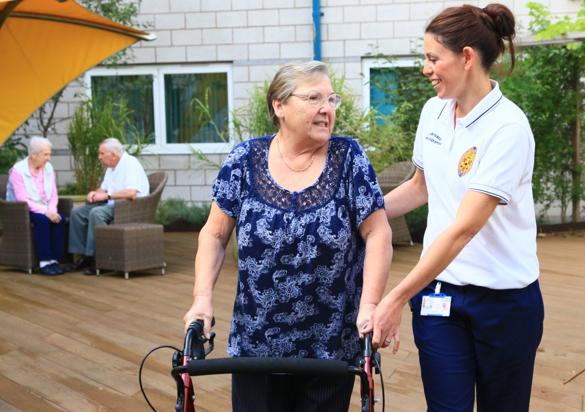 HWatchSefton's tweet photo. Staff at @AintreeHospital encourage getting up and about, to aid recovery whilst in hospital #endPJparalysis https://t.co/3Gg2rFgmTr https://t.co/YYlrtpccRr