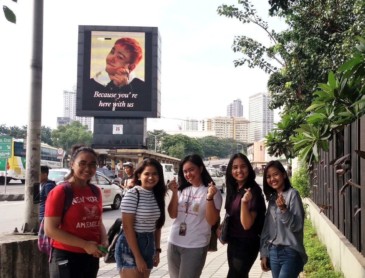 mochisbaby's tweet photo. 1004 day with these gals ♡♡ #일훈천사님_내려오신다_차대기시켜 #ILHOON1004DAY (inc) 😊 https://t.co/FpzxxtDfXB