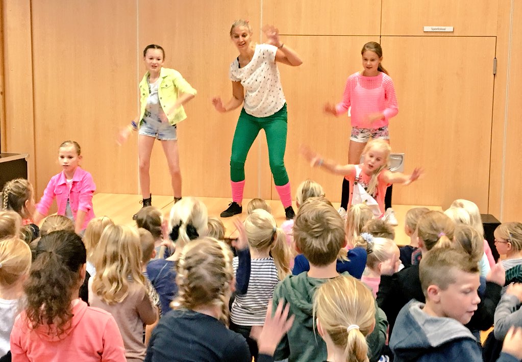 #opening #kinderboekenweek met <a href="/Kinderenvoorkin/">Kinderenvoorkinderen</a> <a href="/KBweek/">Kinderboekenweek</a> #gruwelijkeng