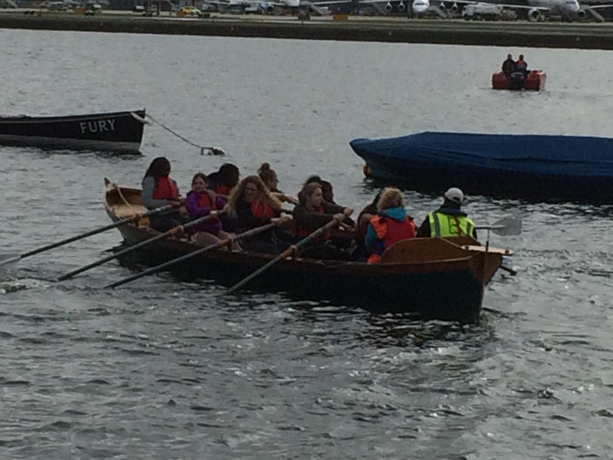 GlorianaQRB's tweet photo. Learning to row at Gloriana Achievers' Day #Glorowin @trinityhouse_uk  @RMGreenwich https://t.co/xR7HDbSbxO