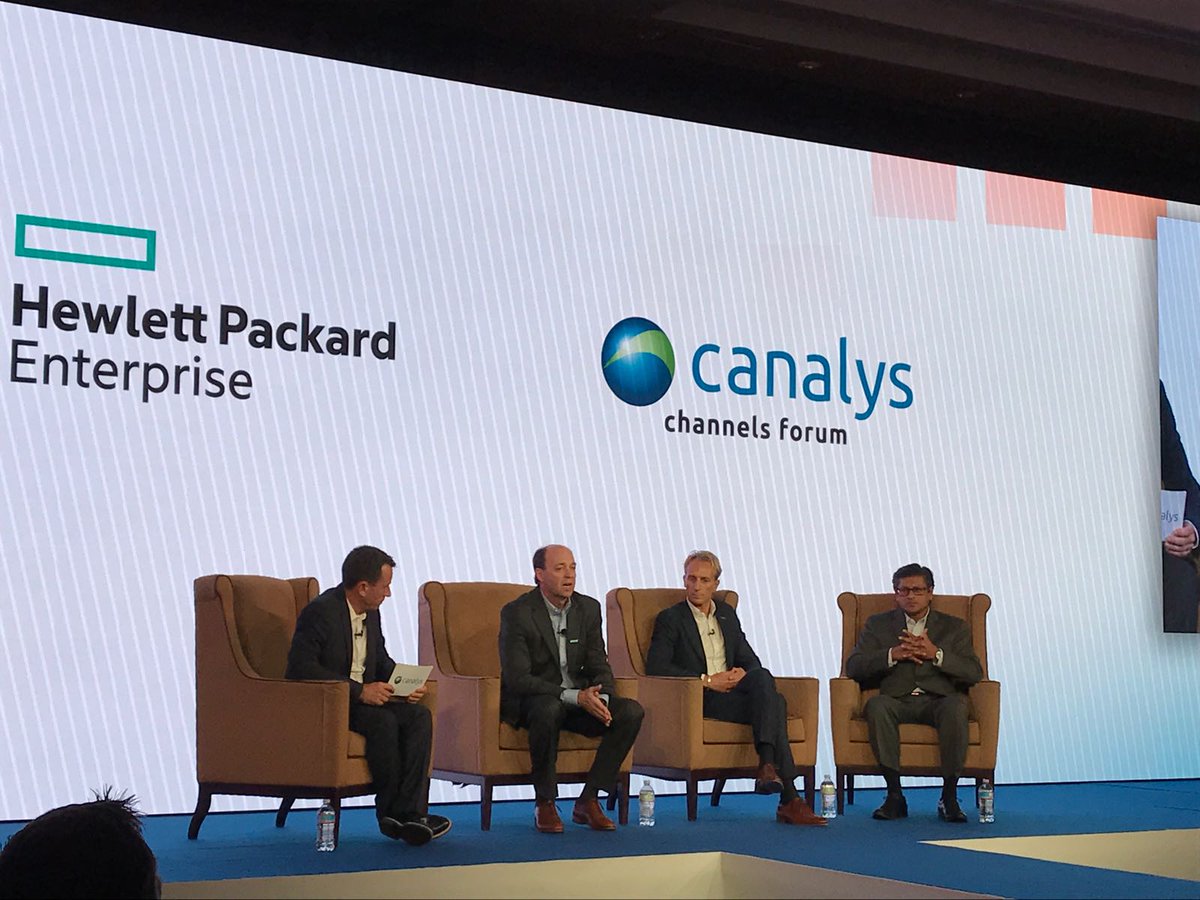 HPE_Italy's tweet photo. I top executive @DenzilSamuels  e @carlogiorgi_ del canale di @HPE con @JJacksonJJ3, presenti a @CanalysForum con @steve_brazier. #WeAreHPE https://t.co/tyeJWjN2qK