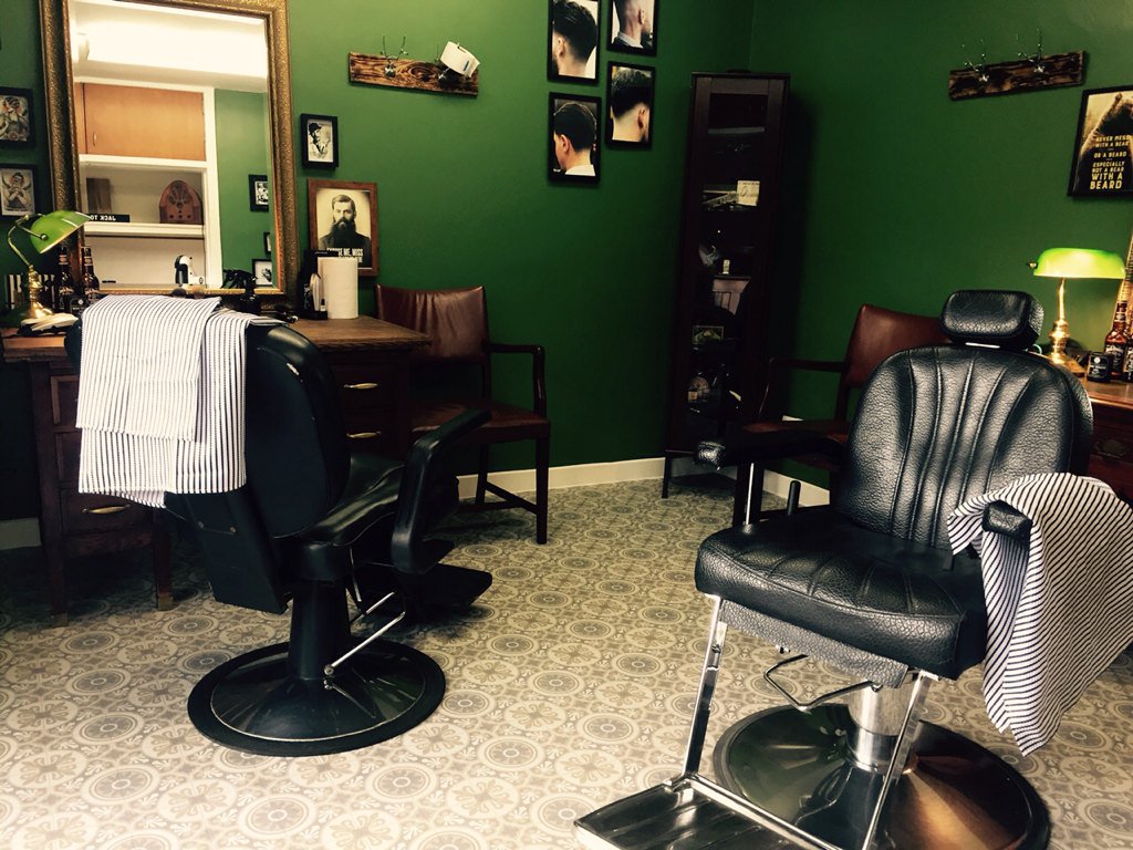 BarbersBeards's tweet photo. First weeks business went well...second week of trading. Pop down for your hair cut and beard trim👍🐻 https://t.co/KtIspKK9YN