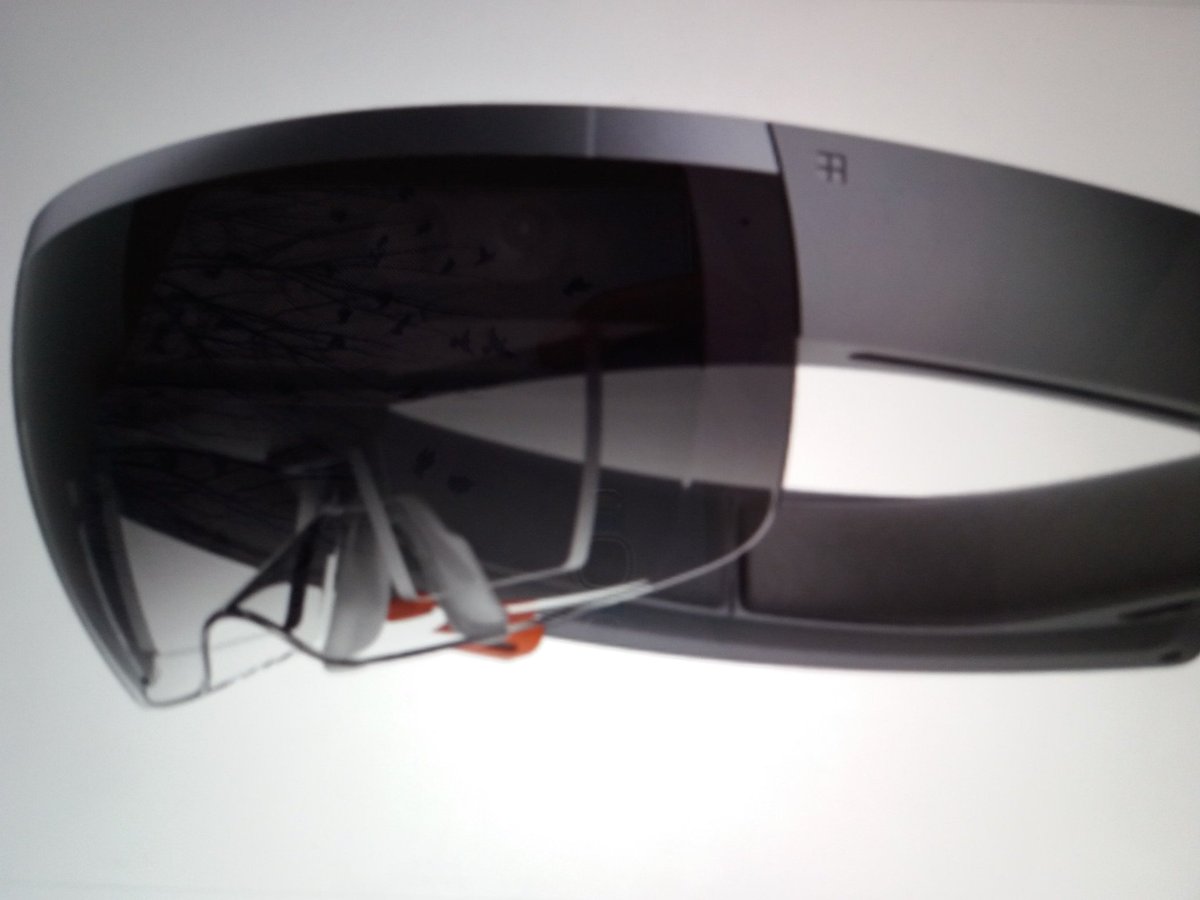 Gisteren mogen oefenen met de hololens van Microsoft bij <a href="/drachtenbieb/">Bibliotheek Drachten</a>. Wat een leuke ervaring!