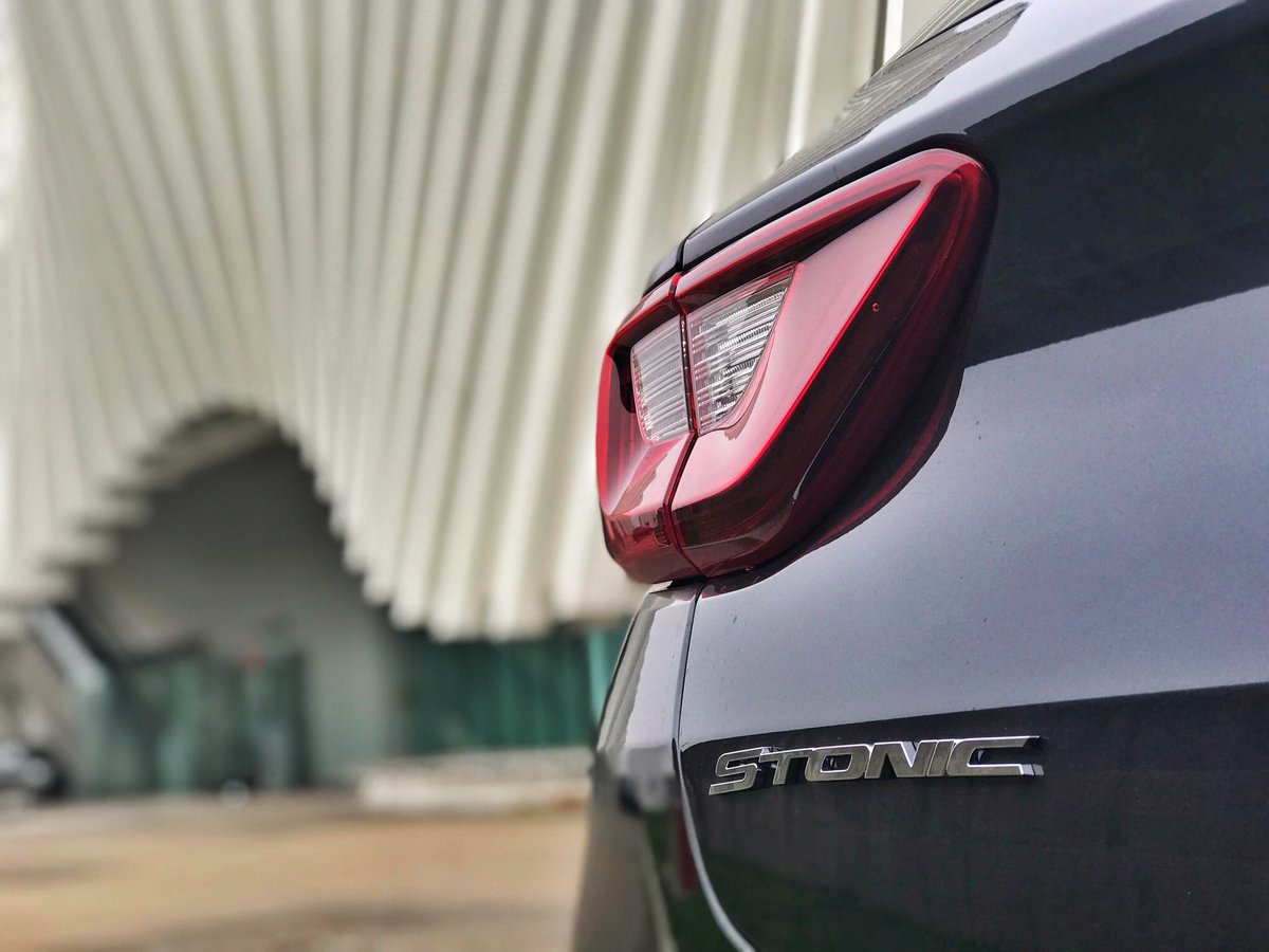 auto_app's tweet photo. Siamo alla guida della #KiaStonic dotata del 1.0 turbo benzina da 120 cavalli! #iolhovista @KiaItalia https://t.co/sF9PeEoZ3r