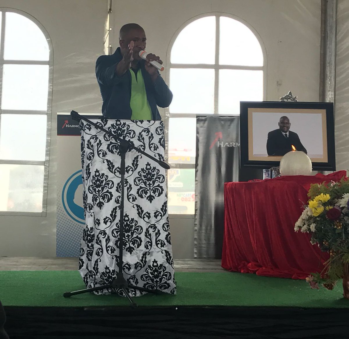 HarmonyGoldNews's tweet photo. AMCU Regional representative paying his last respects #RIPSimphiwe https://t.co/OM2g77RtBG