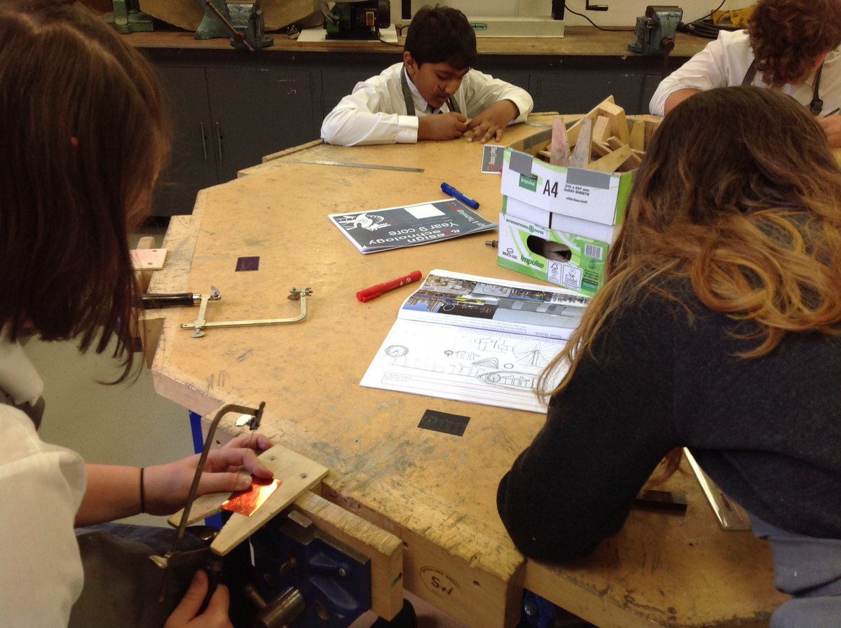 KWS_DesignTech's tweet image. Year 9 Jewellers Saw in action ... lots of replacing going on!