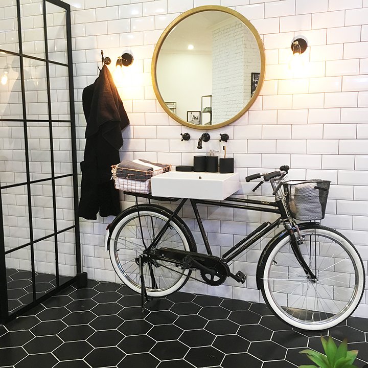 Aymie_K's tweet photo. Mes coups de coeur @MaisonObjet sont sur le blog ! https://t.co/J9EwOmlIJ1 cc @sassandbelle @andklevering @Nobodinoz @CasualAvenue #MO2017 https://t.co/l7MvFzHG6f