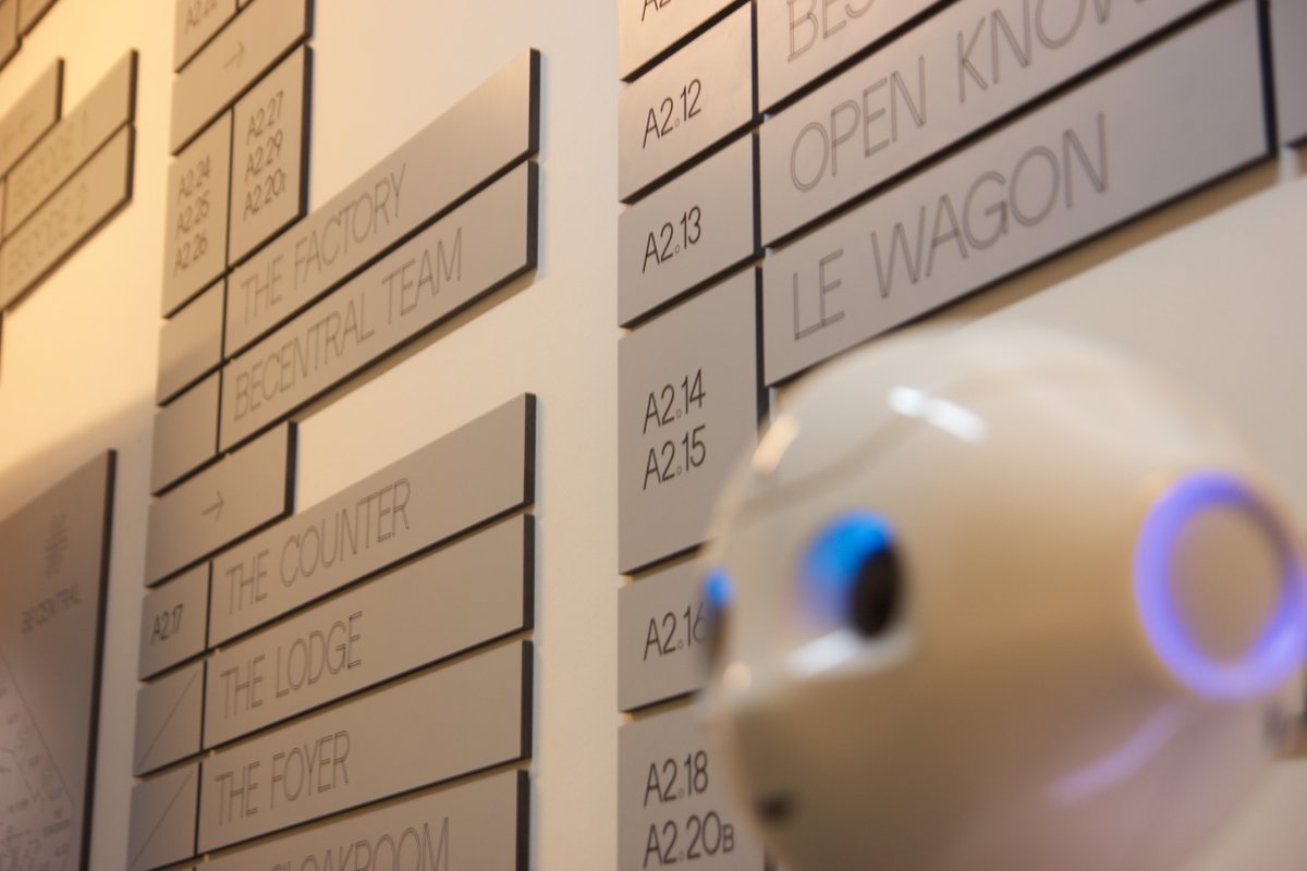 BeCentralBxl's tweet photo. Would you like a robot to greet you each morning? At #BeCentral it's possible. Meet our new BeCentral ally Simone! #TicketToDigital https://t.co/DwH5BphBbN