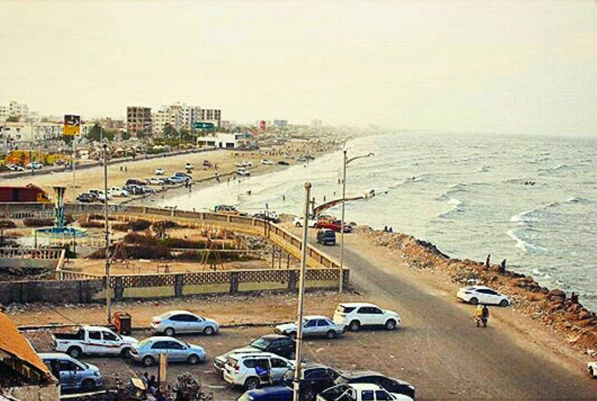 #صور_عدنية 
ساحل.ابين.خورمكسر

نعيش في وطن يعيش فينا .. يعجن أشلاءنا حباً و حرباً .. و نرتمي باحضانه..ففي زمن الحرب يثور الحب.
#اليمن_السعيد