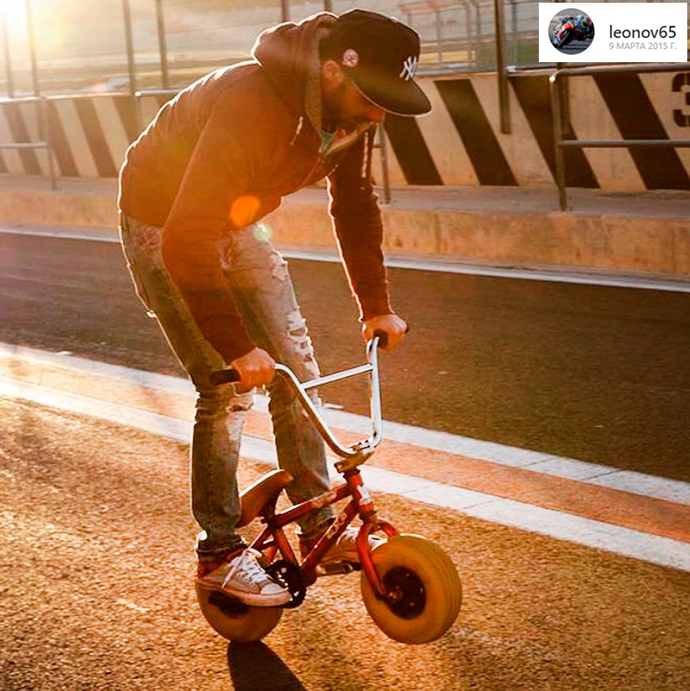YMS_Russia's tweet photo. Historical #wheeliewednsday from #yakhnichathlete @leonov65 . Photos - 2015.
#yakhnich #motorsport #motosport #yakhnichpeople #vl65 #leonov https://t.co/HT39AGMNxy