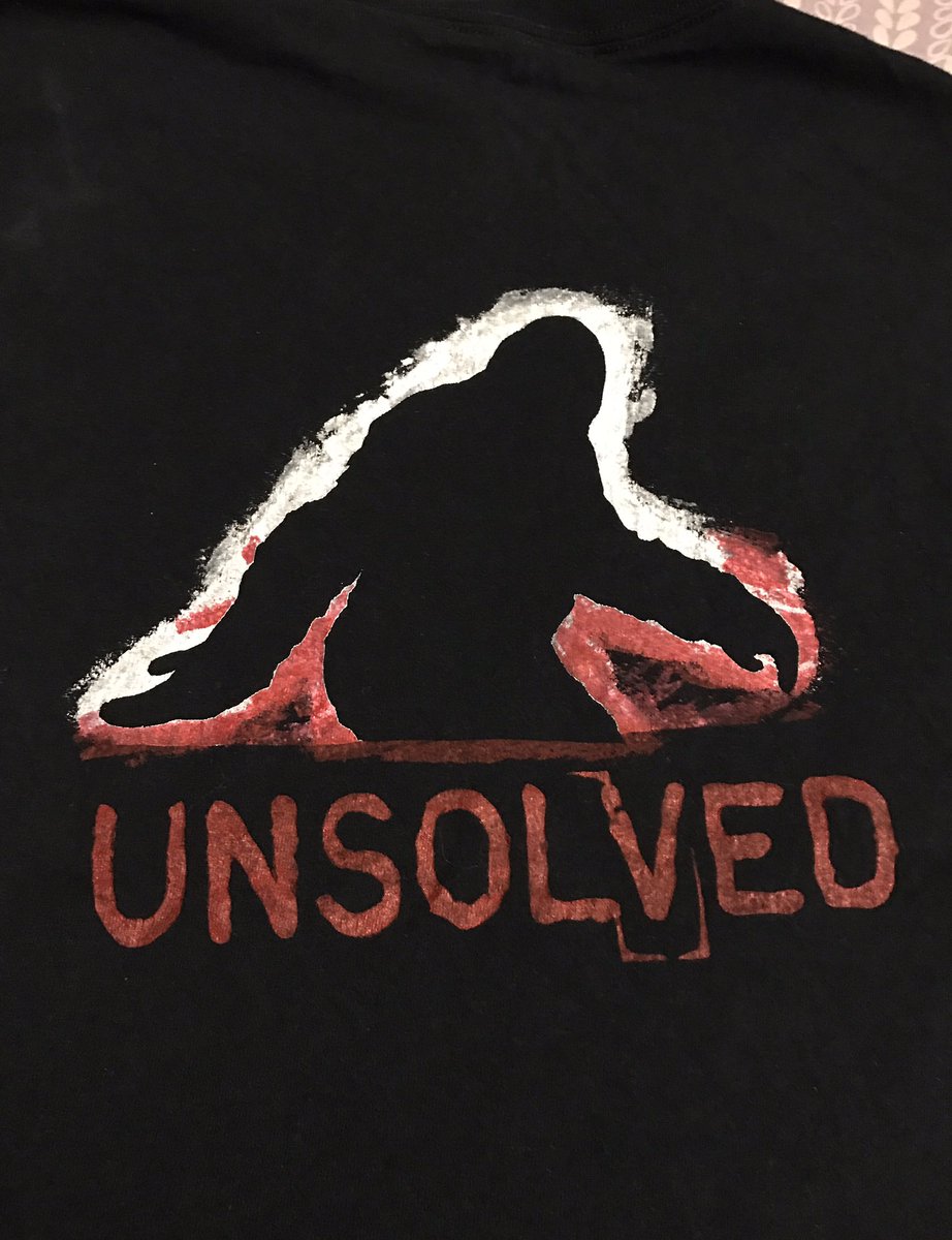 Audreysclarke's tweet photo. Sometimes you just gotta make your own merch. #buzzfeedunsolved @ryansbergara  @shalexandej https://t.co/e3vmzMIgl0