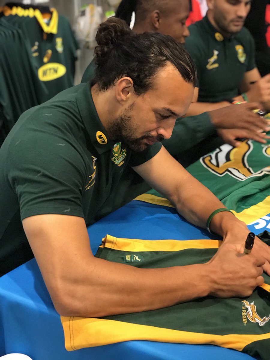 ASICS_ZA's tweet photo. Excellent opportunity for the players to connect with supporters at @TotalsportsSA @canal_walk #BoksInASICS #LoveRugby https://t.co/Knca8Pqmdv