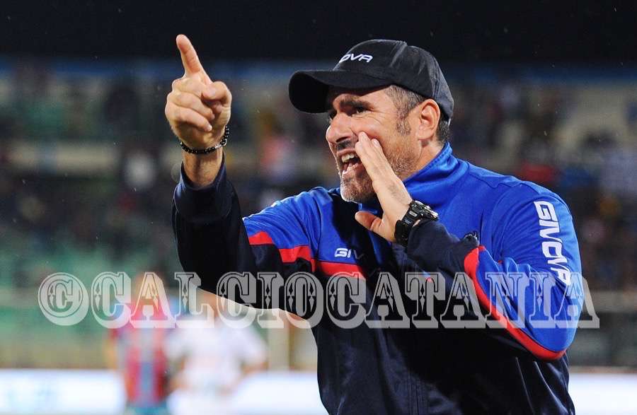 Catania's tweet photo. Buon compleanno Mister Lucarelli. Il tecnico del Catania, compie 42 anni. I più sinceri auguri. @crilucarelli99 #calciocatania https://t.co/Yy39oPlyhR