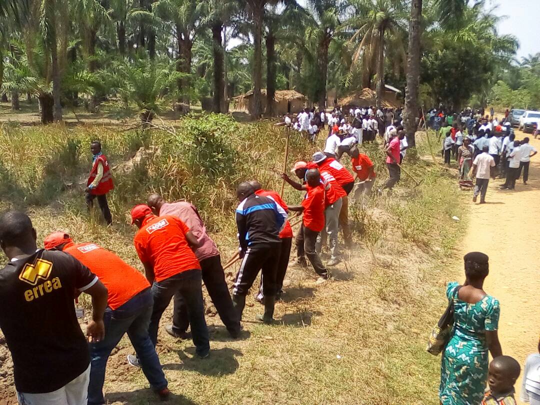 IkirihoECO's tweet photo. #Burundi En commune #Rumonge, @EconetBurundi offre un don de 100 tuyaux pour l'approvisionnement en eau potable du Centre de Santé #Mitonto https://t.co/8ENgfNJcjZ