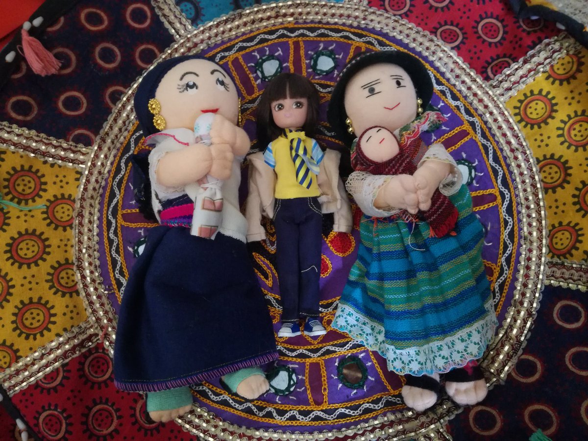 NicoleKingD's tweet photo. Today #Lottie met some Ecuadorian friends in Spain!!  We are home!  #Guiding #36WoCo #InternationalExperience #ForHerWorld @wagggs_world https://t.co/ncDZbtwwzf