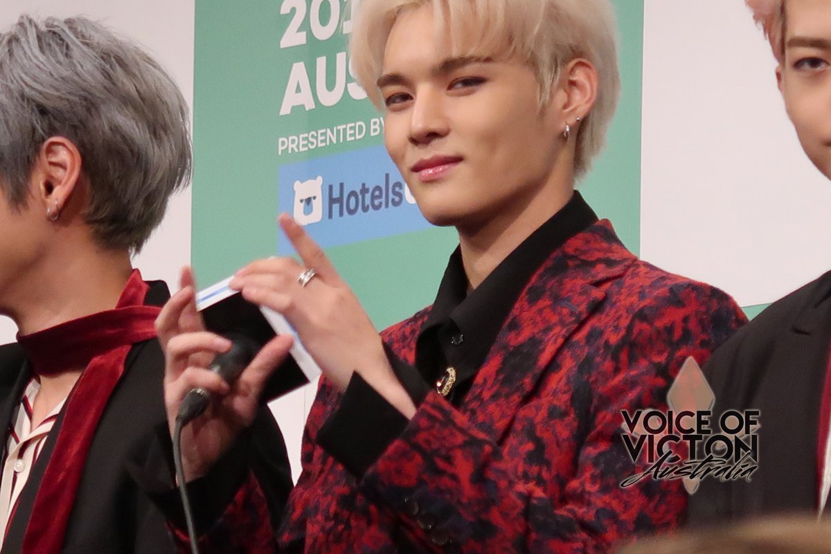 VICTON_Aus's tweet photo. #VICTON #Alice #VoiceOfVicton #KCon17 #KConAus #redcarpetevent #Sejun https://t.co/a3G7hLXO94
