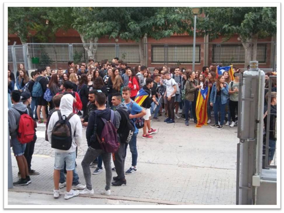 mhierro1's tweet photo. Com a docent de l' #InsFlix estic orgullós de la reacció dels alumnes de l'Institut el dia #2Oct
https://t.co/S0hwAvNpUy https://t.co/D9BZqd82gn