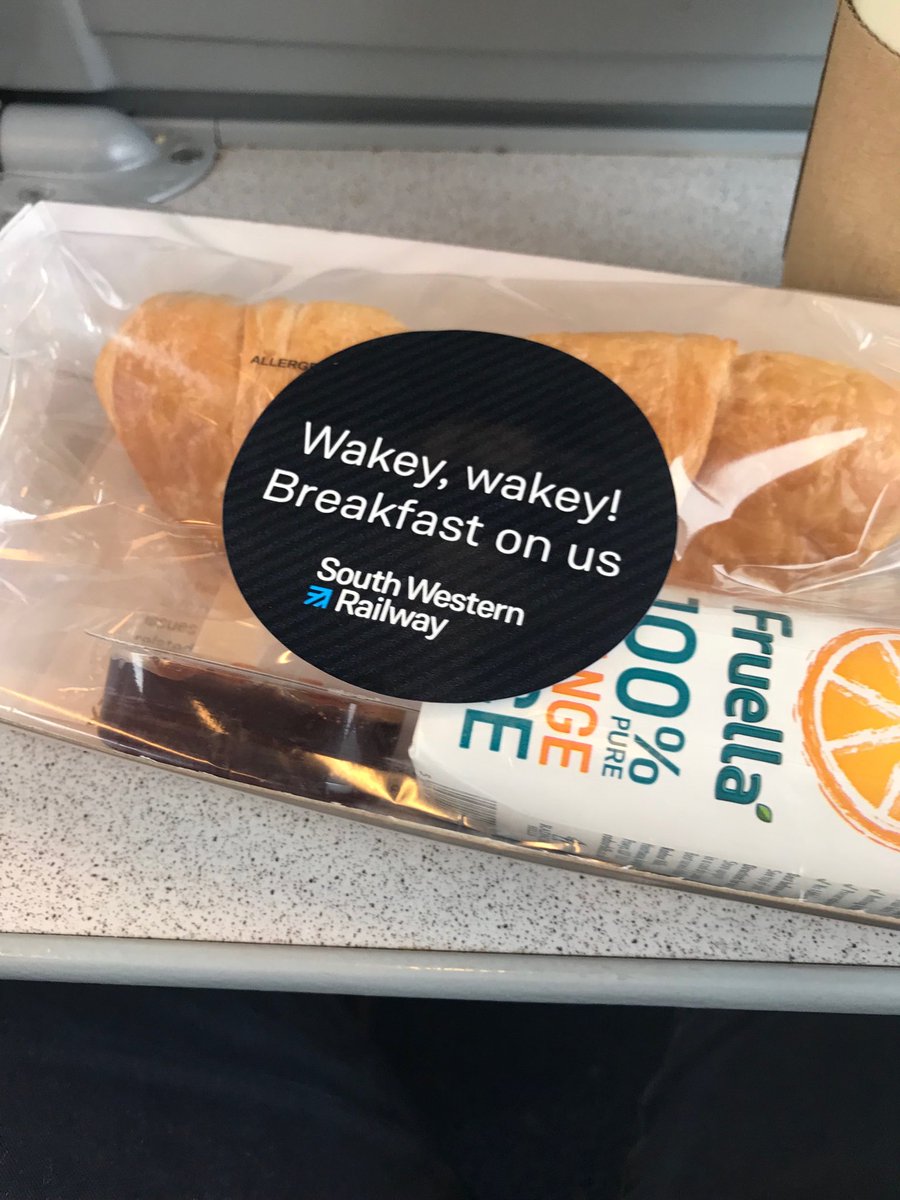 SamBroster1's tweet photo. Nice treat for the journey. Thanks @SW_Help #SouthWesternRailway https://t.co/3AaNLoc4wM